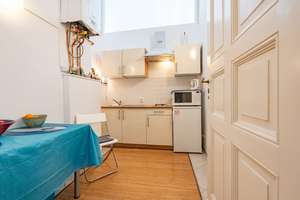 SOFORT BEZUGSFREI! Schöne 2 Zimmer Altbau-Wohnung nur wenige Gehminuten vom KADEWE entfernt. – Die vollständige Adresse der Immobilie erhältst du vom Anbieter., 10787 Schöneberg, Berlin – Vorschaubild 16