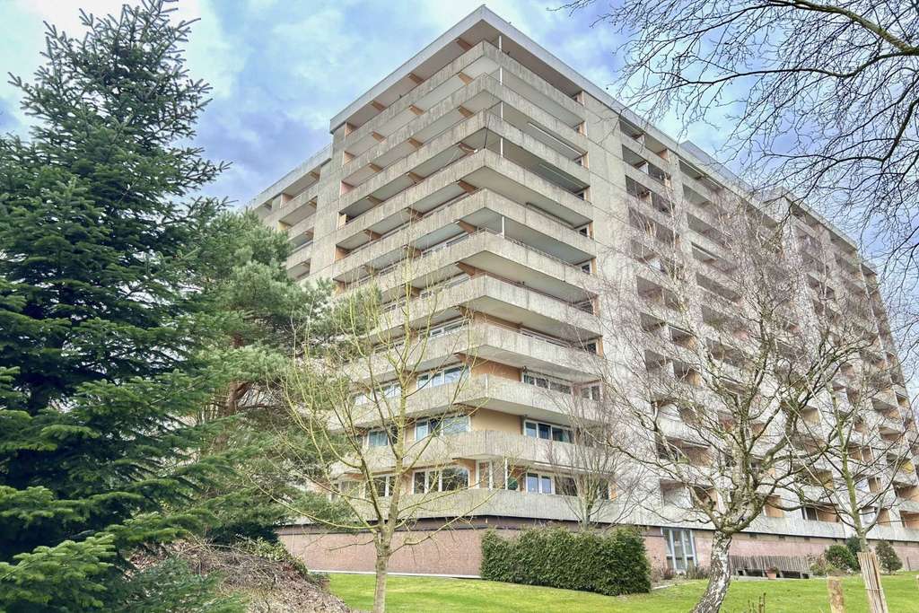 Ansprechender Zustand: 4-Zi.-Etagenwohnung in Feldrandlage