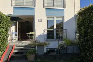  Modernes Split-Level-Stadthaus mit Studio, Dachterrasse & Garten in Duisburg Neudorf- – Die vollständige Adresse der Immobilie erhältst du vom Anbieter., 47057 Neudorf-Süd, Duisburg – Vorschaubild 2