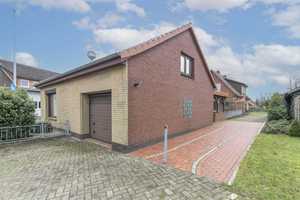 Ihr neues Zuhause: Großes und freistehendes Einfamilienhaus mit Charme – Oldenburg (Kreis) – Vorschaubild 1