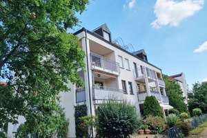 KOMFORTABLES IDYLL - MIT SONNENTERRASSE UND PRIVATGARTEN! – Die vollständige Adresse der Immobilie erhältst du vom Anbieter., 1237 Seidnitz/Dobritz, Dresden – Vorschaubild 1