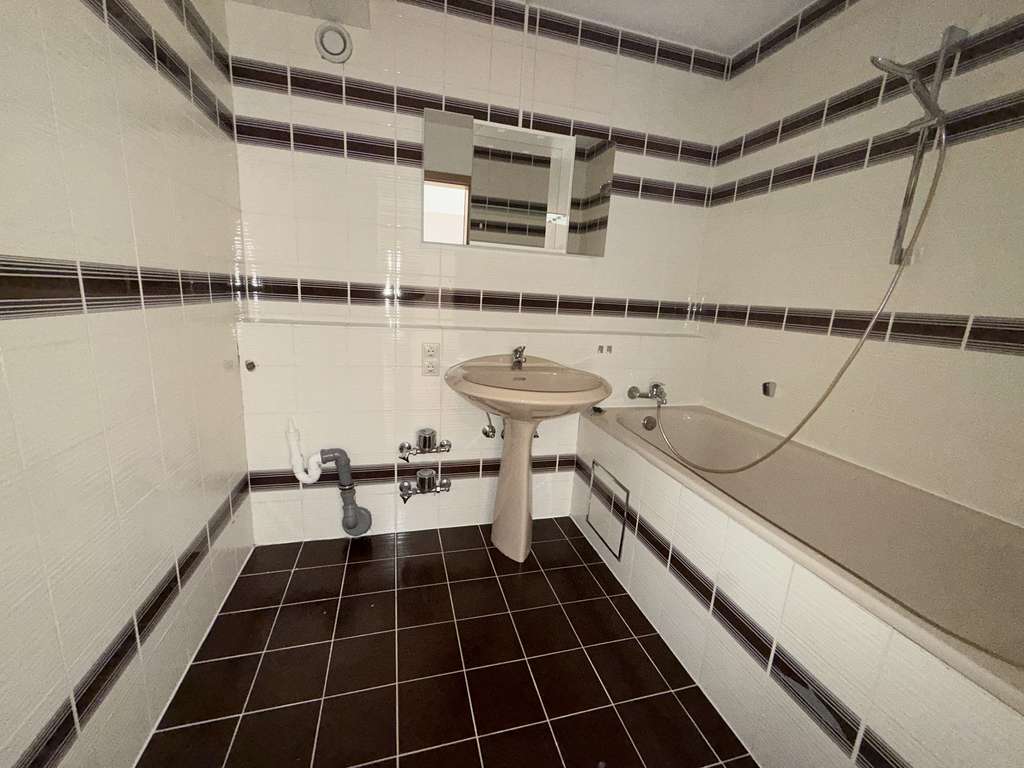 Immobilie in Eisingen - Helle  3,5-Zimmer-Wohnung im Grünen - Bild 2