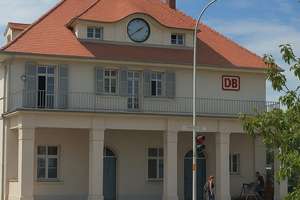 Verschiedene möblierte WG-Zimmer (1 Person) im ehemaligen Bahnhofsgebäude