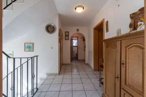 Gepflegtes Einfamilienhaus in München-Lochhausen – Die vollständige Adresse der Immobilie erhältst du vom Anbieter., 81249 Lochhausen, München – Vorschaubild 3