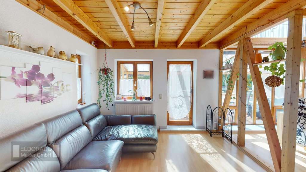 Immobilie in Waldachtal - Stilvolles Wohnhaus mit Galerie, Kamin und großem Garten in naturnaher Lage - Bild 4