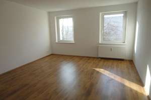 Hochwertige und schöne 4-Raumwohnung in guter Lage mit Wintergarten