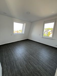 Erstbezug nach hochwertiger Renovierung – Stilvolle 4-Zimmer-Altbauwohnung mit Blick über Feuerbach
