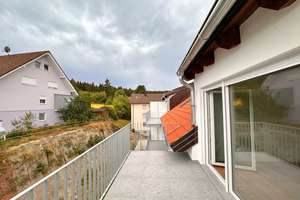 Erstklassiges Investment: Vermietete 3,5-Zimmer-DG-Wohnung mit Aussichtsbalkon & KfW 40 – Die vollständige Adresse der Immobilie erhältst du vom Anbieter., 78112 Sankt Georgen im Schwarzwald – Vorschaubild 5