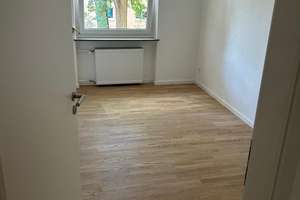 Moderne und voll möblierte 4- Zimmer Wohnung in Erlangen - WG geeignet. – Schwedlerstraße 39, 91058 Bierlach, Erlangen – Vorschaubild 3