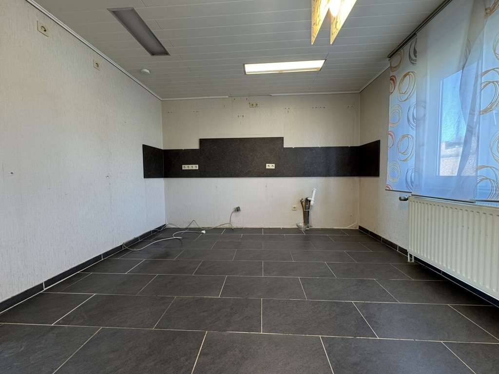 Immobilie in Erkelenz - Gemütliches Zweifamilienhaus mit Garten und zwei Garagen in Erkelenz-Gerderath - Bild 3