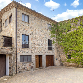 Steinhaus in Torrent zu verkaufen mit privatem Garten, Pool und authentischem Empordà-Stil