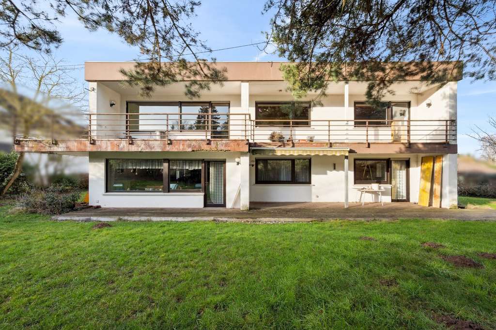 Immobilie in Überherrn - Freistehendes Mehrgenerationenhaus -          
drei Wohneinheiten - großer Garten
und Stellplätze - Bild 0