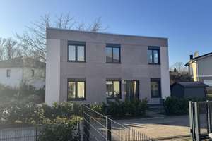 Traumhafte Bauhausvilla in absoluter Ruhe mit eigenem Garten