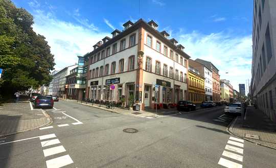 GLOBAL INVEST | Stilvolle 1-Zimmer-Wohnung im Barockhaus am Mannheimer Schillerplatz