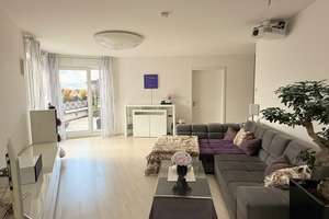 Lebendiger , heller Wohnraum: 3-Zimmer-Penthouse Wohnung in Fürth – 90765 Ronhof, Kronach, Fürth – Vorschaubild 3