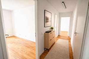 Neues Wohngefühl - Lichtdurchflutete 4-Zimmer-Wohnung mit Balkon – Hildegard-Knef-Straße 97, 40549 Heerdt, Düsseldorf – Vorschaubild 3