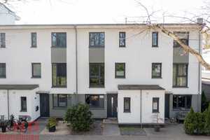 TOP KfW 70 Haus - Fernwärme - Neuwertiges RMH mit 2 Bädern, 2 Terrassen zzgl. Garage – Bremen – Vorschaubild 2