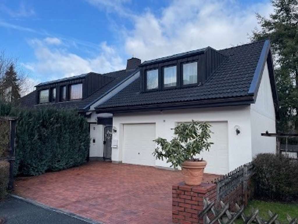 Immobilie in Frankenberg - Exklusives Wohnhaus mit Doppelgarage - Bild 1