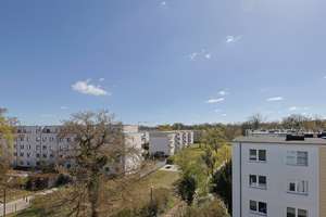 Sonnendurchflutete A+ Balkon-Wohnung, Bj. 2019, Lift, 2-Zimmer, FBH, Parkett, EBK u Luxus-Bad – 13156 Niederschönhausen, Berlin – Vorschaubild 3