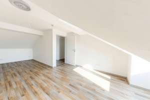 Attraktive Dachgeschosswohnung mit viel Tageslicht in Krefeld Benrad-Nord – Die vollständige Adresse der Immobilie erhältst du vom Anbieter., 47803 Benrad-Nord, Krefeld – Vorschaubild 10