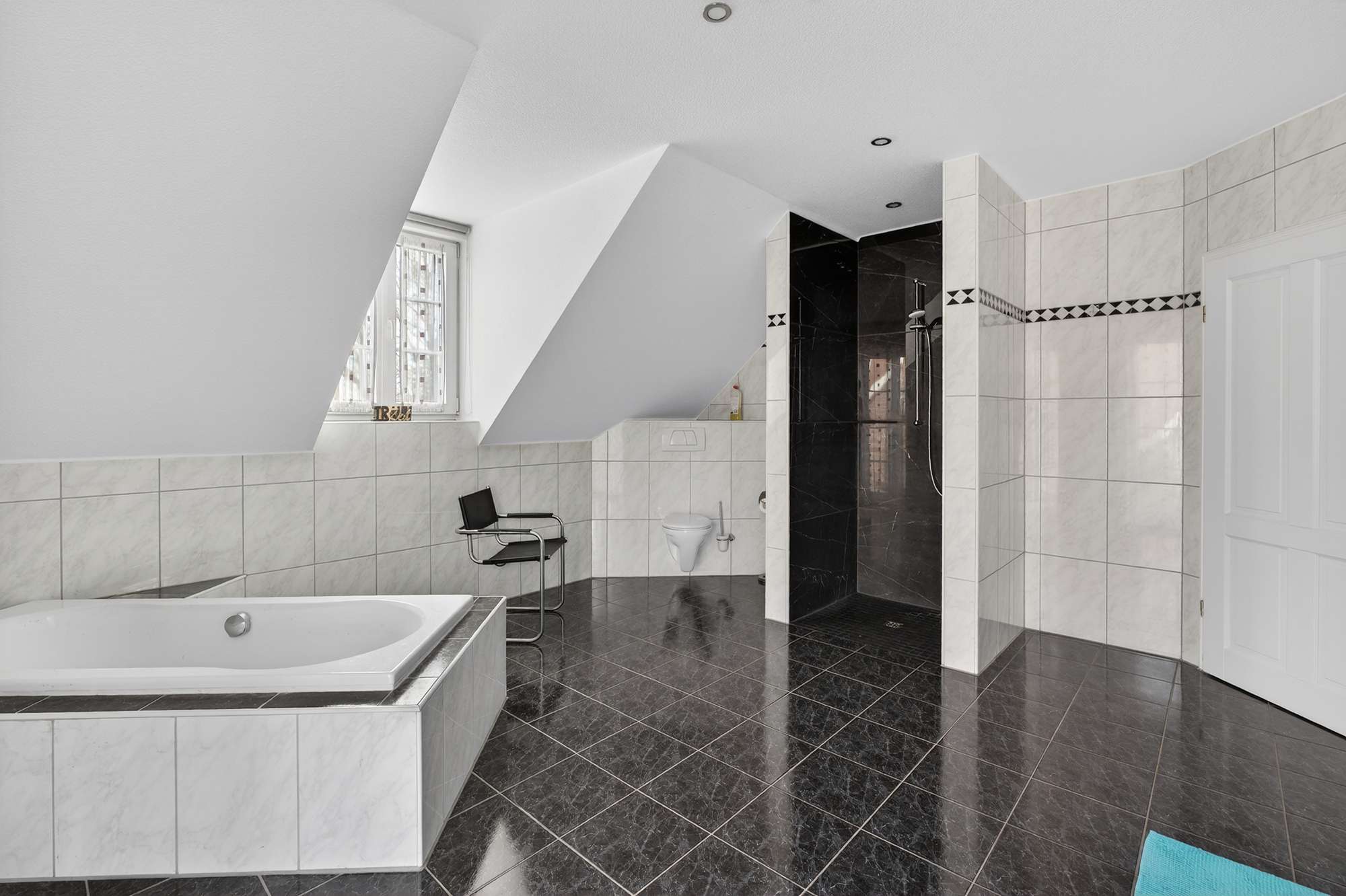 Immobilie in Rhede (Ems) - Freier Blick - Großes EFH in Sackgassenendlage mit Garage und Carport - Bild 3