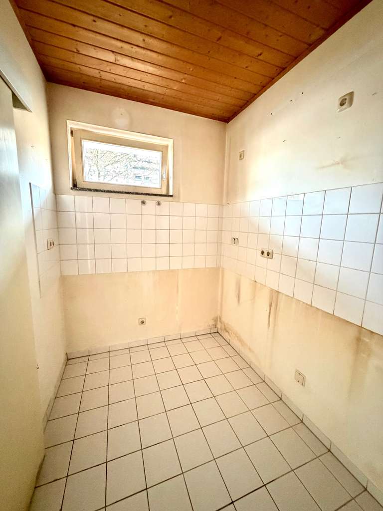Immobilie in Darmstadt - Renovierungsbedürftiges Appartement mit Balkon und Tiefgaragenstellplatz in Arheilgen - Bild 4
