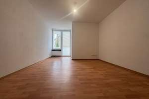 1-Zimmer-Apartment nahe BMW mit Balkon & Tiefgarage