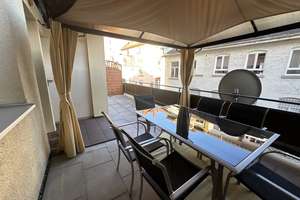 Terrasse und Stellplatz: 2-Zimmer-Wohnung in Pforzheimer Innenstadt