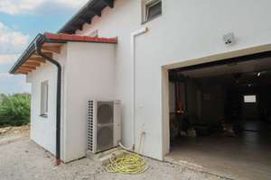 Neuwertiges exklusives Haus mit Garten in Lauterhofen – Die vollständige Adresse der Immobilie erhältst du vom Anbieter., 92283 Lauterhofen – Vorschaubild 18