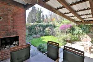 Großzügiges Familienhaus in sonniger Lage mit Sauna, Garten und viel Wohnkomfort – Die vollständige Adresse der Immobilie erhältst du vom Anbieter., 76532 Oos, Baden-Baden – Vorschaubild 4
