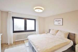 Großzügiges 3-Familienhaus mit Wintergarten, Balkon, Solaranlage & großem Grundstück – Die vollständige Adresse der Immobilie erhältst du vom Anbieter., 75365 Calw – Vorschaubild 2
