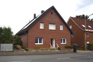 Jung kauft Alt: Wohnhaus mit vielen Nutzungsalternativen in der Stadt Enger – Die vollständige Adresse der Immobilie erhältst du vom Anbieter., 32130 Enger – Vorschaubild 1