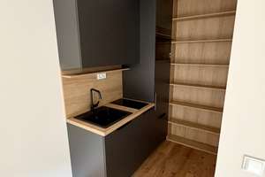 Erstbezug nach Komplettsanierung: 1-Zimmer-Wohnung mit Designer-Schreinerausbau