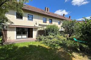 Charmantes Reihenendhaus in ruhiger Lage am Sallerner Berg – Die vollständige Adresse der Immobilie erhältst du vom Anbieter., 93057 Sallern-Gallingkofen, Regensburg – Vorschaubild 2