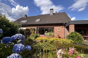 Repräsentatives Einfamilienwohnhaus mit idyllischem Garten