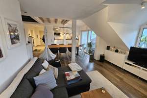Exklusive 3-Zimmer-Dachgeschosswohnung (ca. 82 qm Grundrissfläche) mit Balkon in top gepflegtem MFH