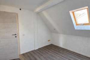 Frisch renovierte Dachgeschosswohnung mit neuer Küche – zentral in Albstadt-Ebingen – 72458 Albstadt – Vorschaubild 9