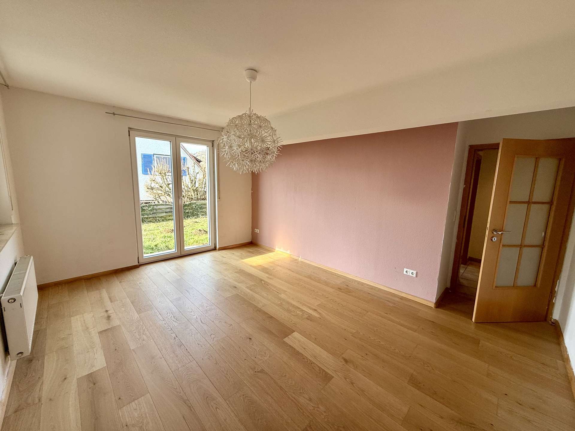 Immobilie in Ebringen - Charmante Erdgeschosswohnung mit Garten in ruhiger Lage von Ebringen: grün gelegen, ideal angebunden - Bild 3