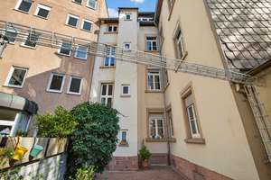 Citylage trifft Denkmalschutz!
Modernisiert, sofort bezugsfertig & nachhaltig attraktiv – Die vollständige Adresse der Immobilie erhältst du vom Anbieter., 76133 Innenstadt-West, Karlsruhe – Vorschaubild 7
