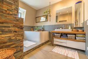DACHTERRASSE – WANNEN-DUSCHBAD MIT FENSTER – GÄSTE-WC – EINBAUKÜCHE – MAISONETTE – Die vollständige Adresse der Immobilie erhältst du vom Anbieter., 1159 Löbtau-Süd, Dresden – Vorschaubild 5