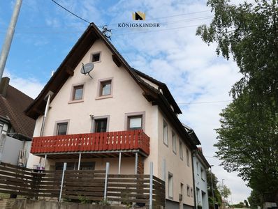 Perfekt für den geschickten Handwerker.
Renovierungsbedürftiges Haus mit großer Terrasse