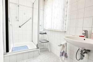 Doppelhaushälfte mit 3 Garagen, Wintergarten, Balkon und kleinem Garten! In guter Lage, Stadtteil Gl – Die vollständige Adresse der Immobilie erhältst du vom Anbieter., 95447 Glocke/Saas, Bayreuth – Vorschaubild 4