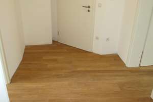 Sanierte 2 Zimmer - Mietwohnung mit Wintergarten, Terrasse und Gartenanteil in Regensburg West – Die vollständige Adresse der Immobilie erhältst du vom Anbieter., 93049 Westenviertel, Regensburg – Vorschaubild 4