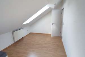Gemütliche 2,5-Zimmer-Dachgeschosswohnung mit Stellplatz in begehrter Lage von Pfersee-Nord – Leonhard-Hausmann-Str. 45, 86157 Pfersee-Nord, Augsburg – Vorschaubild 8