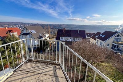Sofort bezugsfrei - Helle Maisonette-Wohnung mit zwei Balkonen und Stellplatz