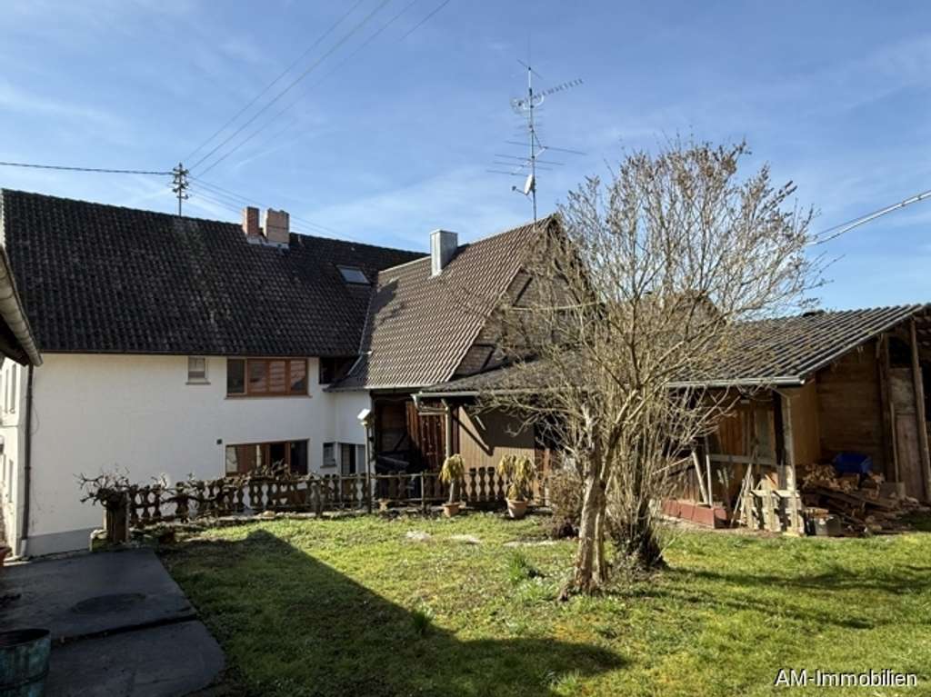 Immobilie in Salem - Zwei Häuser mit ganz viel Platz in ruhiger Lage!
Ideal für 2 Familien oder als Generationenhaus! - Bild 1