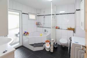 Hell, offen, großzügig – Dachgeschosswohnung mit Veranda &
Stauraum – Die vollständige Adresse der Immobilie erhältst du vom Anbieter., 70469 Lemberg/Föhrich, Stuttgart – Vorschaubild 5