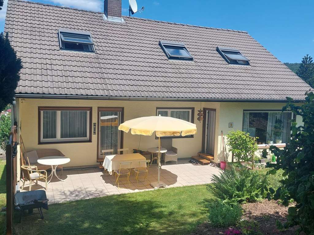 Immobilie in Linsengericht - **Charmantes Einfamilienwohnhaus in Feldrandlage von Linsengericht-Eidengesäß** - Bild 1