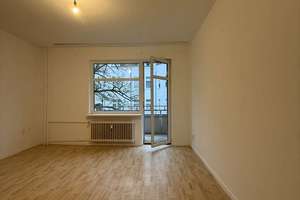 Grüne City-West-Lage: Renovierte 2-Zimmer-Wohnung mit Balkon in Charlottenburg