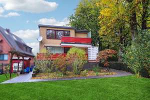 Zweifamilienhaus mit großem Garten in Hamburg Lokstedt – Die vollständige Adresse der Immobilie erhältst du vom Anbieter., 22527 Lokstedt, Hamburg – Vorschaubild 1